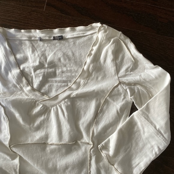 Contoured white top - Picture 3 of 3